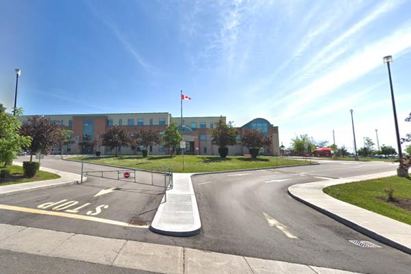 Trường Trung Học Cardinal Carter Catholic High School – Aurora, Ontario, Canada
